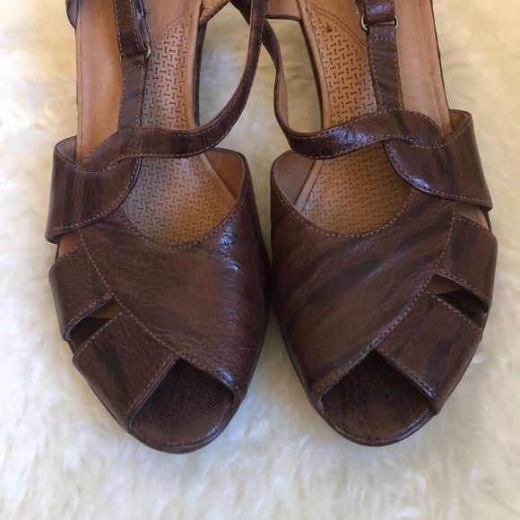 Clarks Brown Leather Peep Toe Sling Back Sandals - Picture 5 of 7